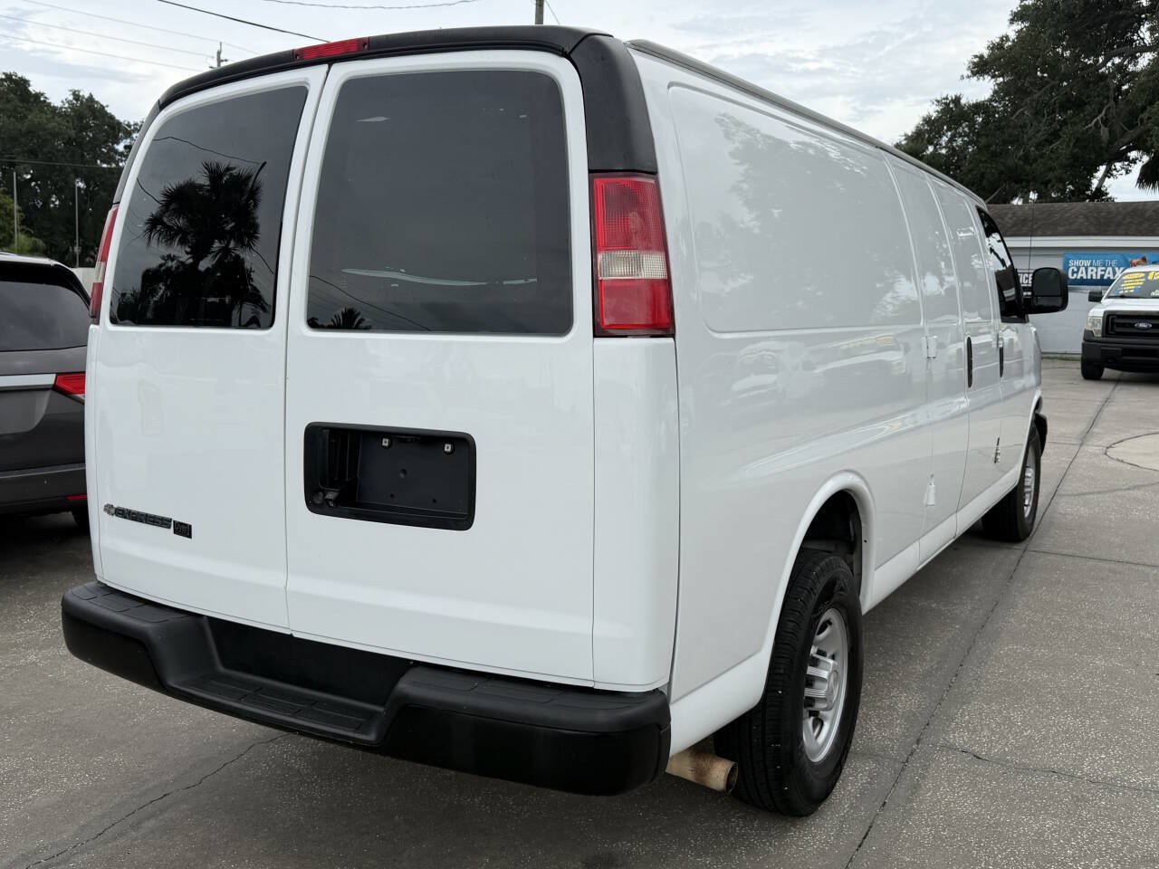 Used 2017 Chevrolet Express 2500 Extended RWD image 8