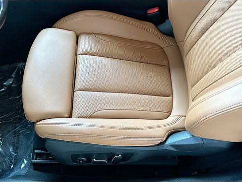 Used 2024 BMW M440i Convertible image 19