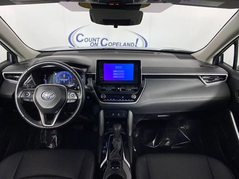 Used 2024 Toyota Corolla Cross XLE image 11