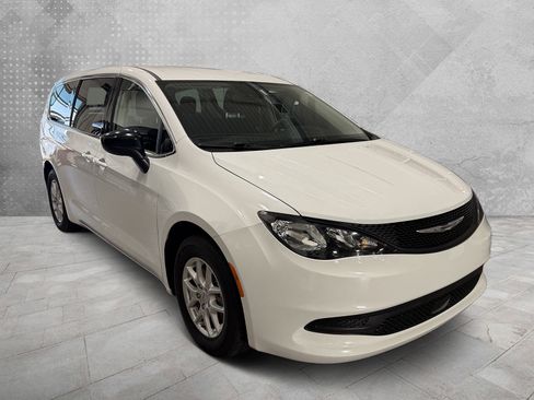 Used 2024 Chrysler Voyager LX image 1