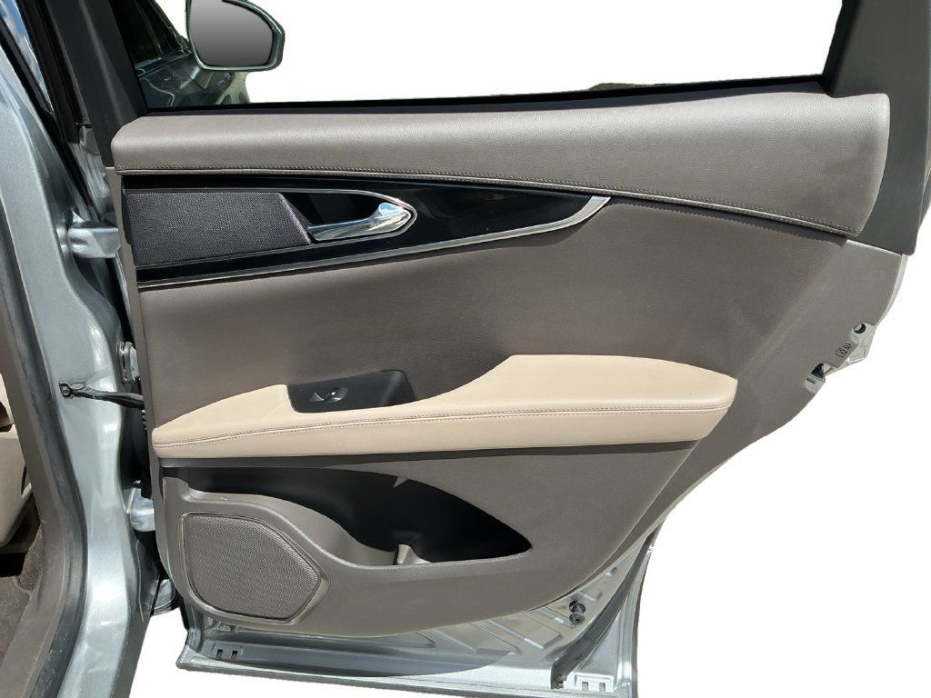 Used 2022 Lincoln Nautilus FWD w/ Premium Package image 26