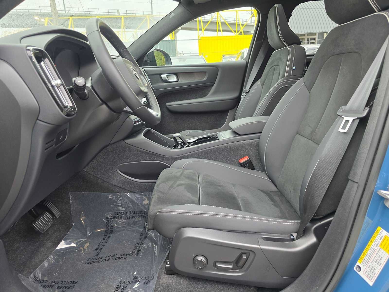 Certified 2023 Volvo XC40 Recharge Plus w/ Protection Package Premier AWD/4WD image 20