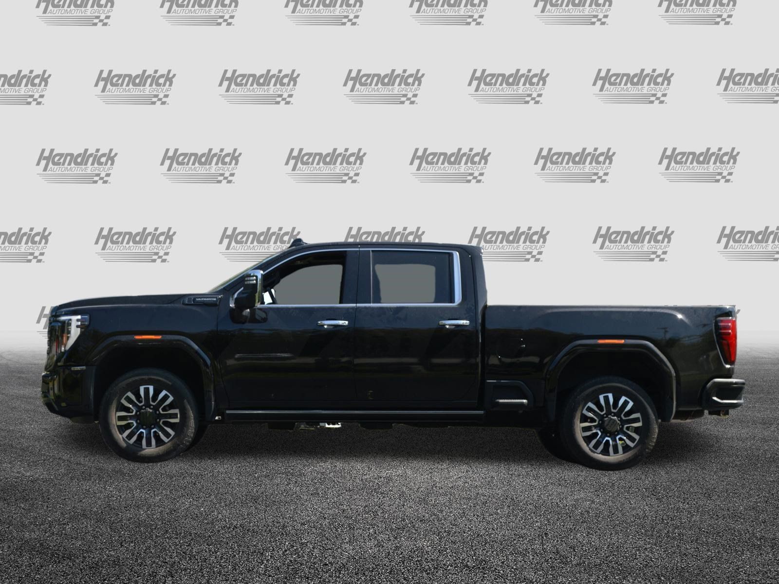 Used 2024 GMC Sierra 2500 Denali Ultimate AWD/4WD image 8