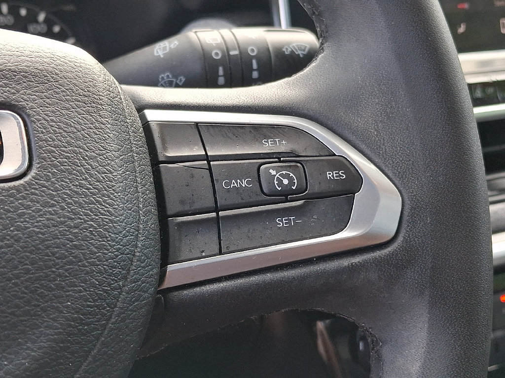 Certified 2023 Jeep Compass Latitude w/ Sun and Sound Group AWD/4WD image 22