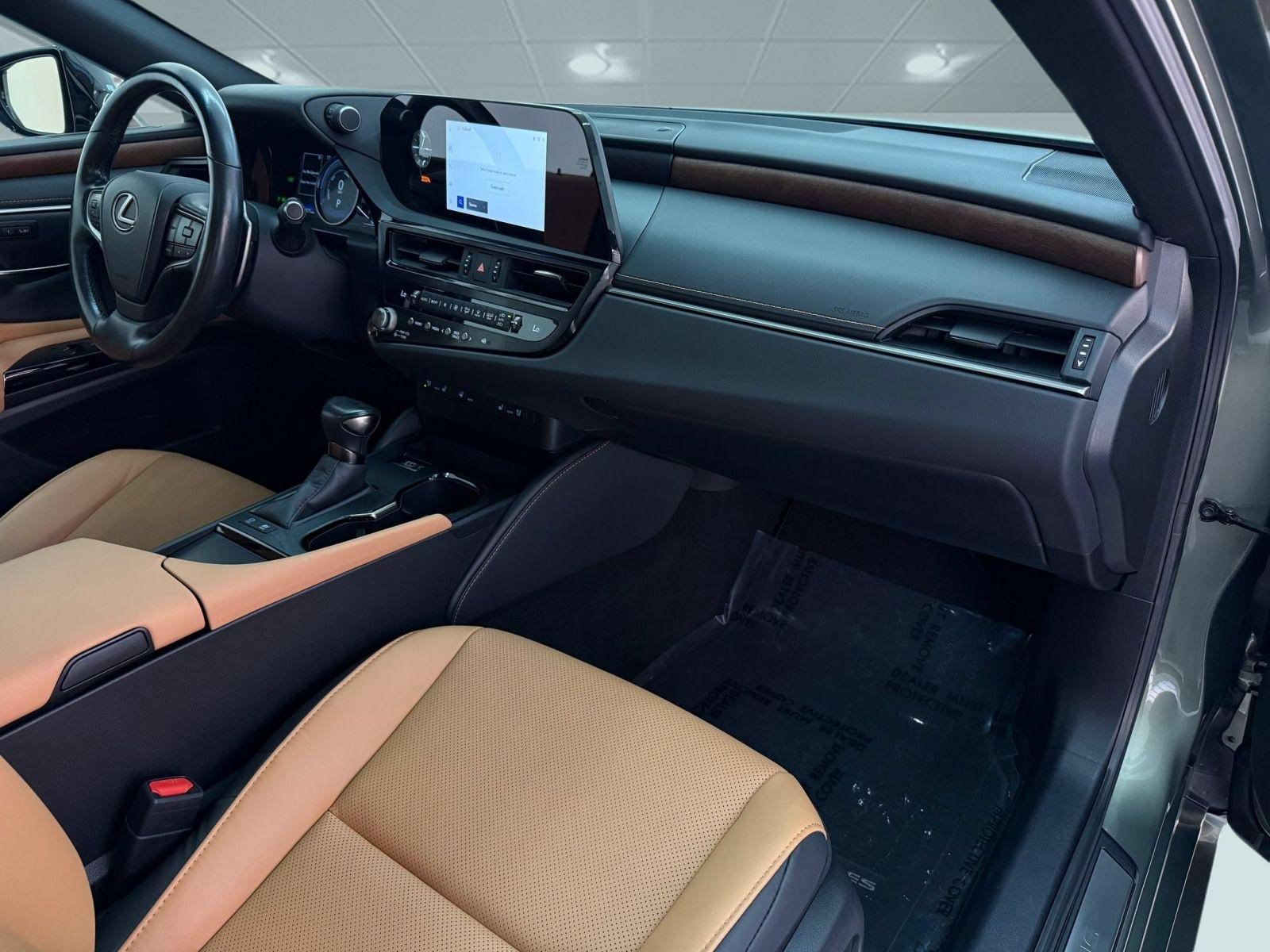 Used 2025 Lexus ES 300h w/ Premium Package FWD image 26