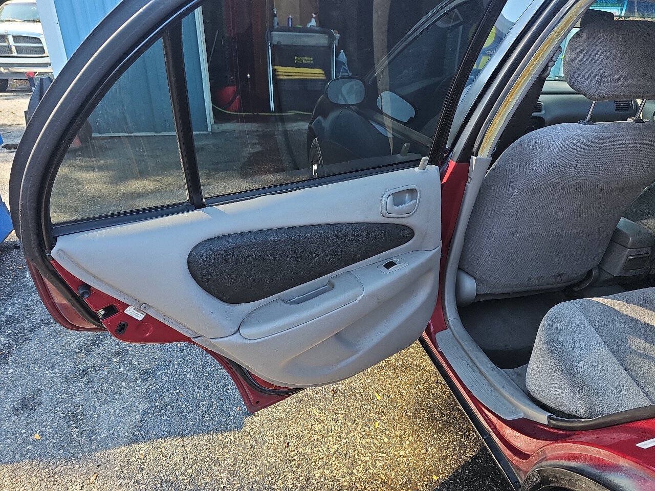 Used 2001 Chevrolet Prizm FWD image 12