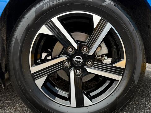 Used 2025 Nissan Sentra SV image 24