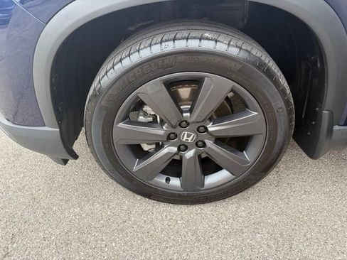 Used 2025 Honda Pilot Sport image 11
