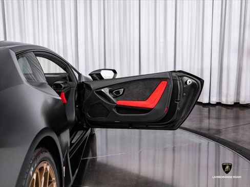Used 2015 Lamborghini Huracan LP 610-4 AWD/4WD image 32