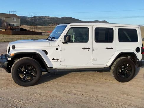 Used 2021 Jeep Wrangler Unlimited Sahara AWD/4WD image 5