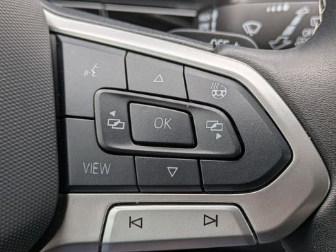 Used 2025 Volkswagen Atlas SE image 17