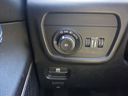 Used 2022 Jeep Grand Cherokee Limited w/ Luxury Tech Group II RWD image 5