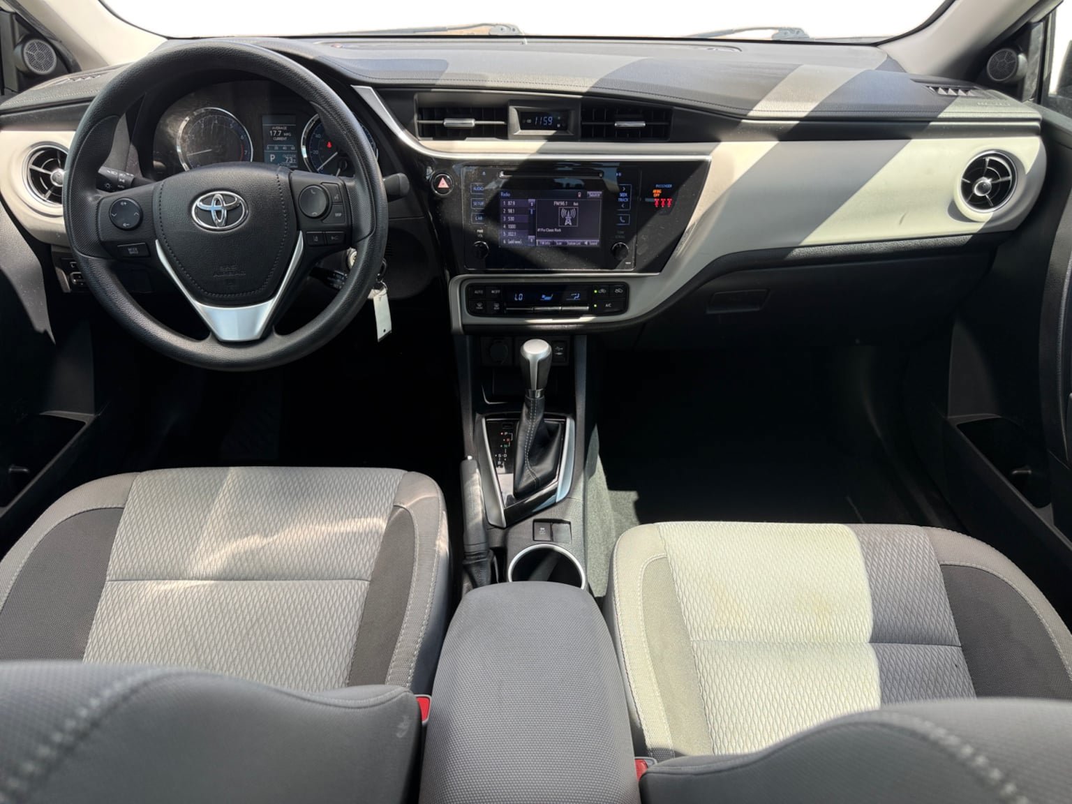 Used 2019 Toyota Corolla LE w/ Carpet Mat Package (TMS) FWD image 12