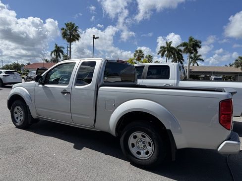 Used 2019 Nissan Frontier S RWD image 2