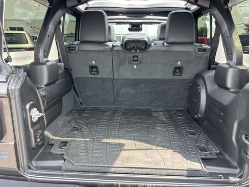 Certified 2025 Jeep Wrangler 4WD Unlimited Rubicon w/ Convenience Group image 16