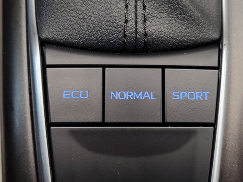 Used 2024 Toyota Camry LE w/ Convenience Package image 4