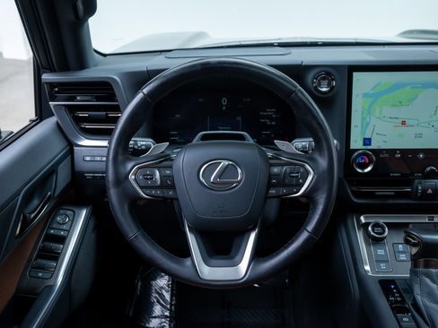 Used 2024 Lexus GX 550 w/ Accessory Package (2T) AWD/4WD image 11