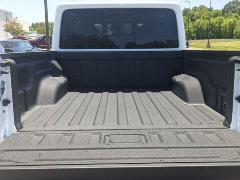 Used 2026 Jeep Gladiator Sport AWD/4WD image 25