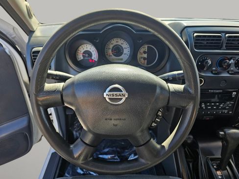 Used 2004 Nissan Frontier S/C image 5