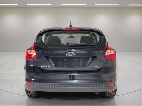 Used 2014 Ford Focus SE w/ SE Winter Package image 4