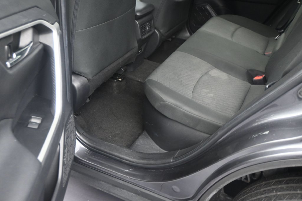 Used 2022 Toyota RAV4 XLE AWD/4WD image 12