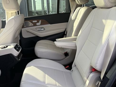 Used 2022 Mercedes-Benz GLS 450 4MATIC image 16
