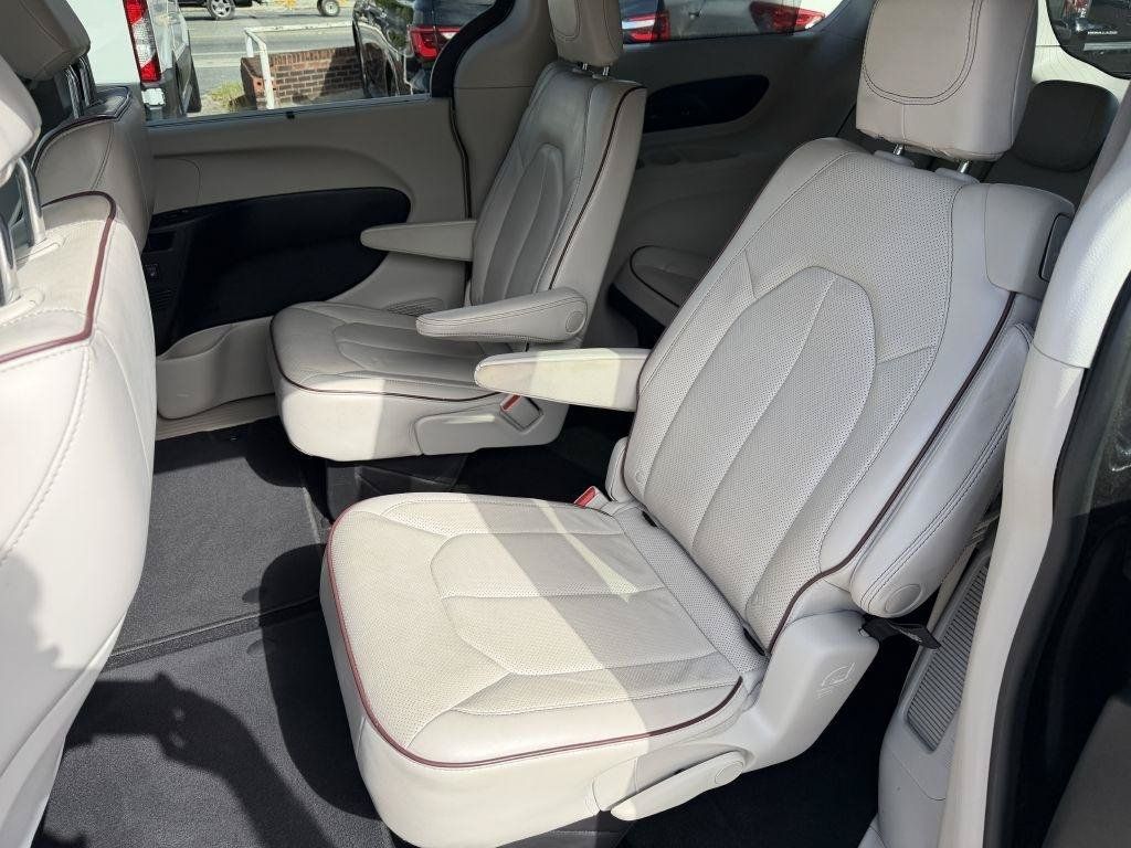 Used 2020 Chrysler Pacifica Limited FWD image 13