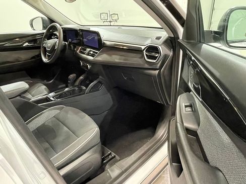 Used 2025 Chevrolet TrailBlazer LS w/ LS Convenience Package FWD image 24