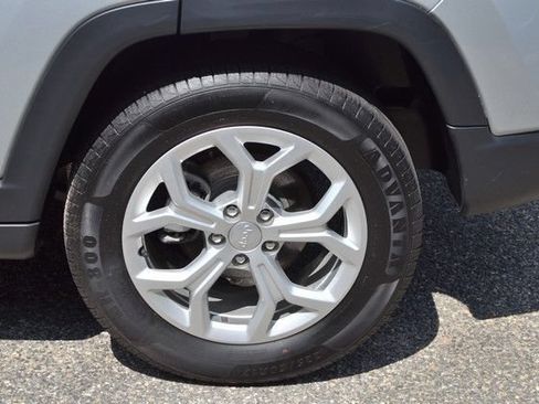 Used 2024 Jeep Compass Latitude AWD/4WD image 12