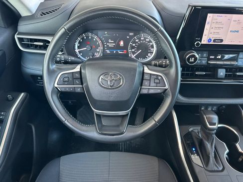 Used 2024 Toyota Highlander LE image 14