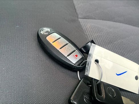 Used 2020 Nissan Titan SV w/ SV Convenience Package image 13