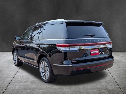 Used 2023 Lincoln Navigator Reserve AWD/4WD image 7
