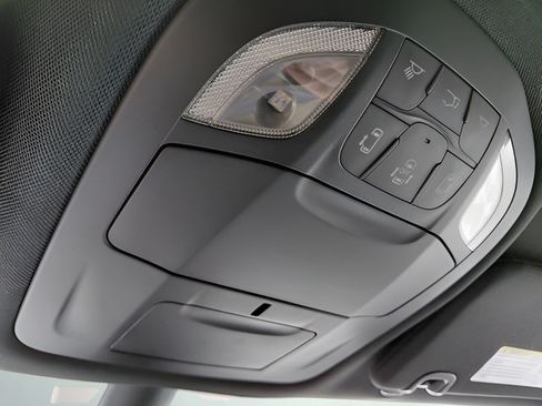 Used 2025 Chrysler Pacifica Select FWD image 37