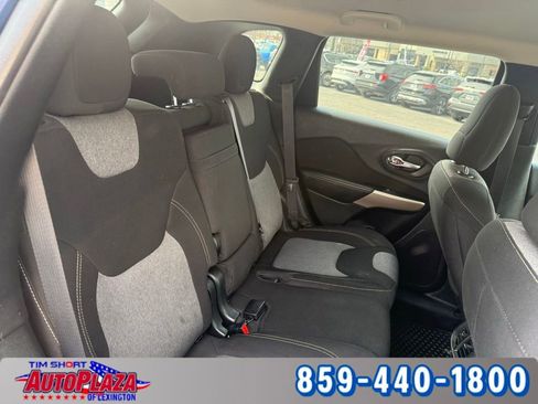 Used 2018 Jeep Cherokee Latitude w/ Cold Weather Group image 21