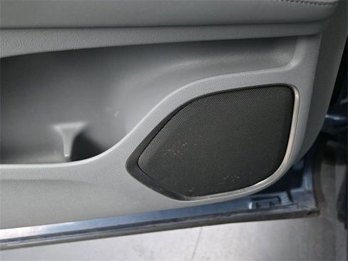 Used 2019 Lincoln Nautilus Reserve image 11