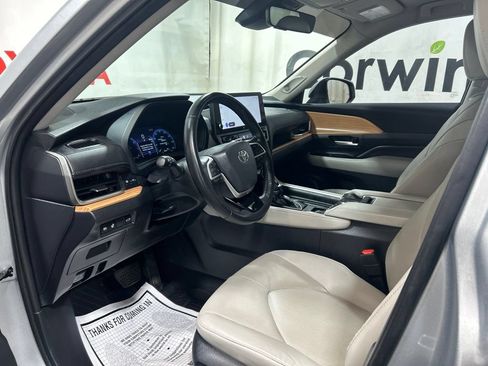 Used 2024 Toyota Grand Highlander AWD image 23
