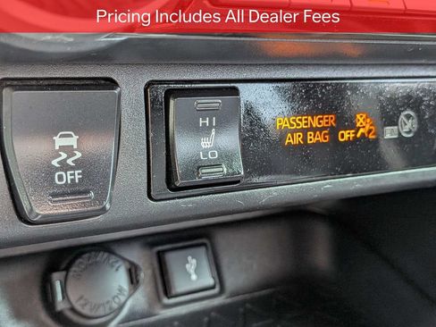 Certified 2020 Toyota RAV4 XSE w/ XSE Grade Weather Package AWD/4WD image 25
