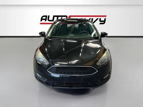 Used 2015 Ford Focus SE w/ Equipment Group 201A FWD image 2