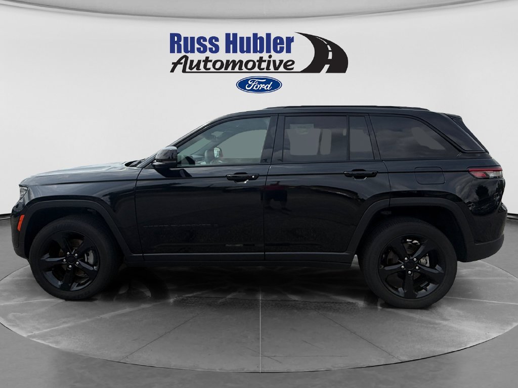 Used 2023 Jeep Grand Cherokee Altitude AWD/4WD image 2