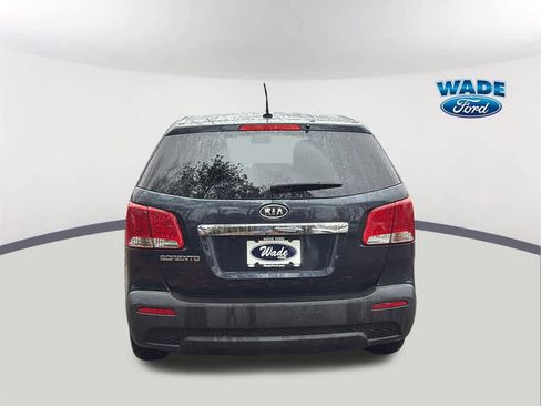 Used 2013 Kia Sorento LX w/ Value Pkg image 6
