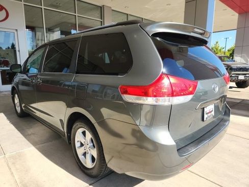 Used 2013 Toyota Sienna LE w/ Towing Pkg FWD image 9