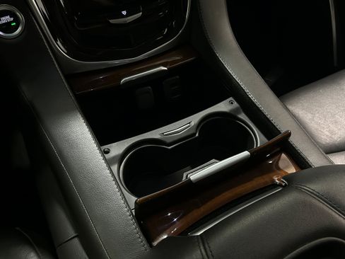 Used 2019 Cadillac Escalade ESV Premium Luxury AWD/4WD image 11