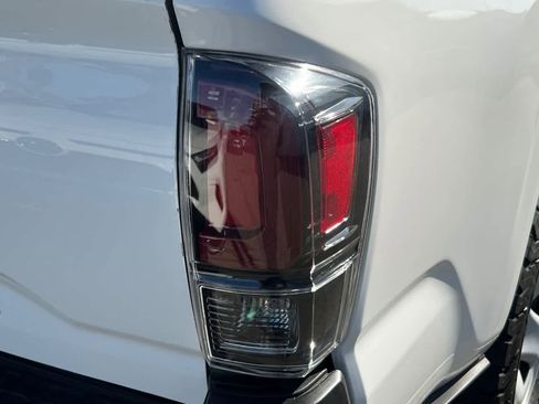 Used 2022 Toyota Tacoma SR RWD image 18