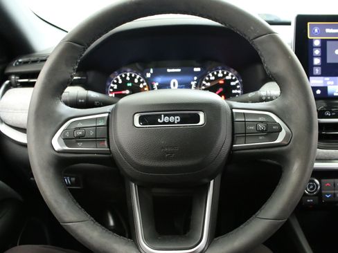 Used 2023 Jeep Compass Latitude w/ Convenience Group AWD/4WD image 16