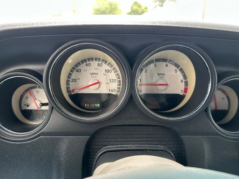 Used 2009 Dodge Challenger SE RWD image 12