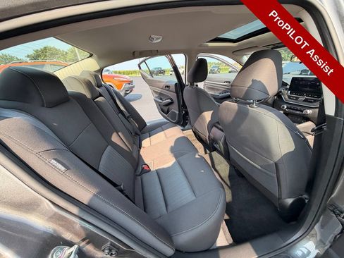 Used 2023 Nissan Altima 2.5 SV w/ SV Premium Package FWD image 29