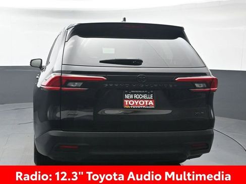 Used 2024 Toyota Grand Highlander XLE image 5