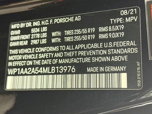 Certified 2021 Porsche Macan AWD/4WD image 31