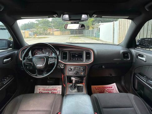 Used 2019 Dodge Charger SXT image 9