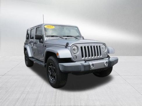 Used 2017 Jeep Wrangler Unlimited Sahara w/ Dual Top Group AWD/4WD image 9